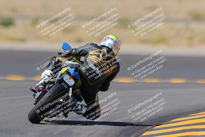 media/Oct-08-2022-SoCal Trackdays (Sat) [[1fc3beec89]]/Turn 11 Backside (1145am)/